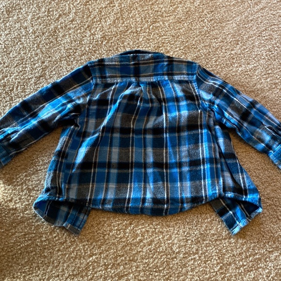 2T flannels - Picture 3 of 5